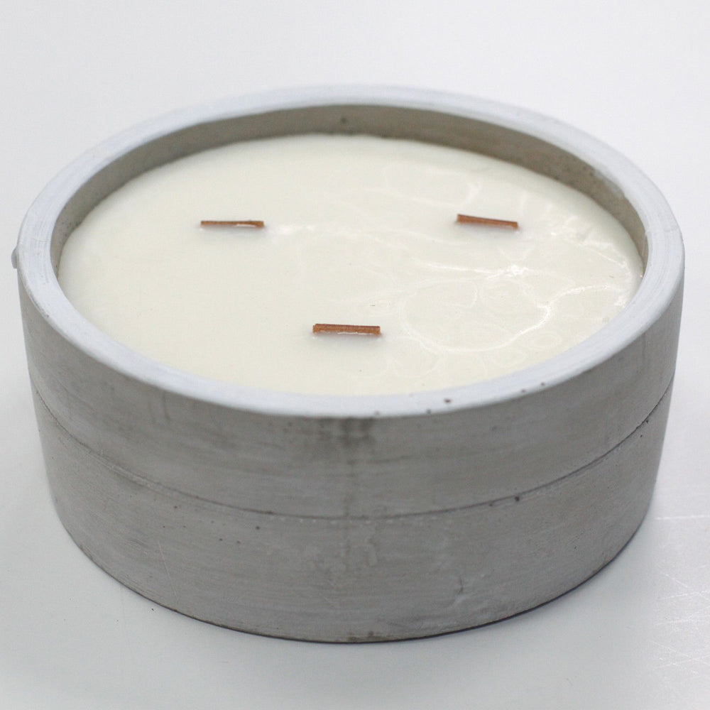 Large Round Candle - Patchouli & Dark Amber